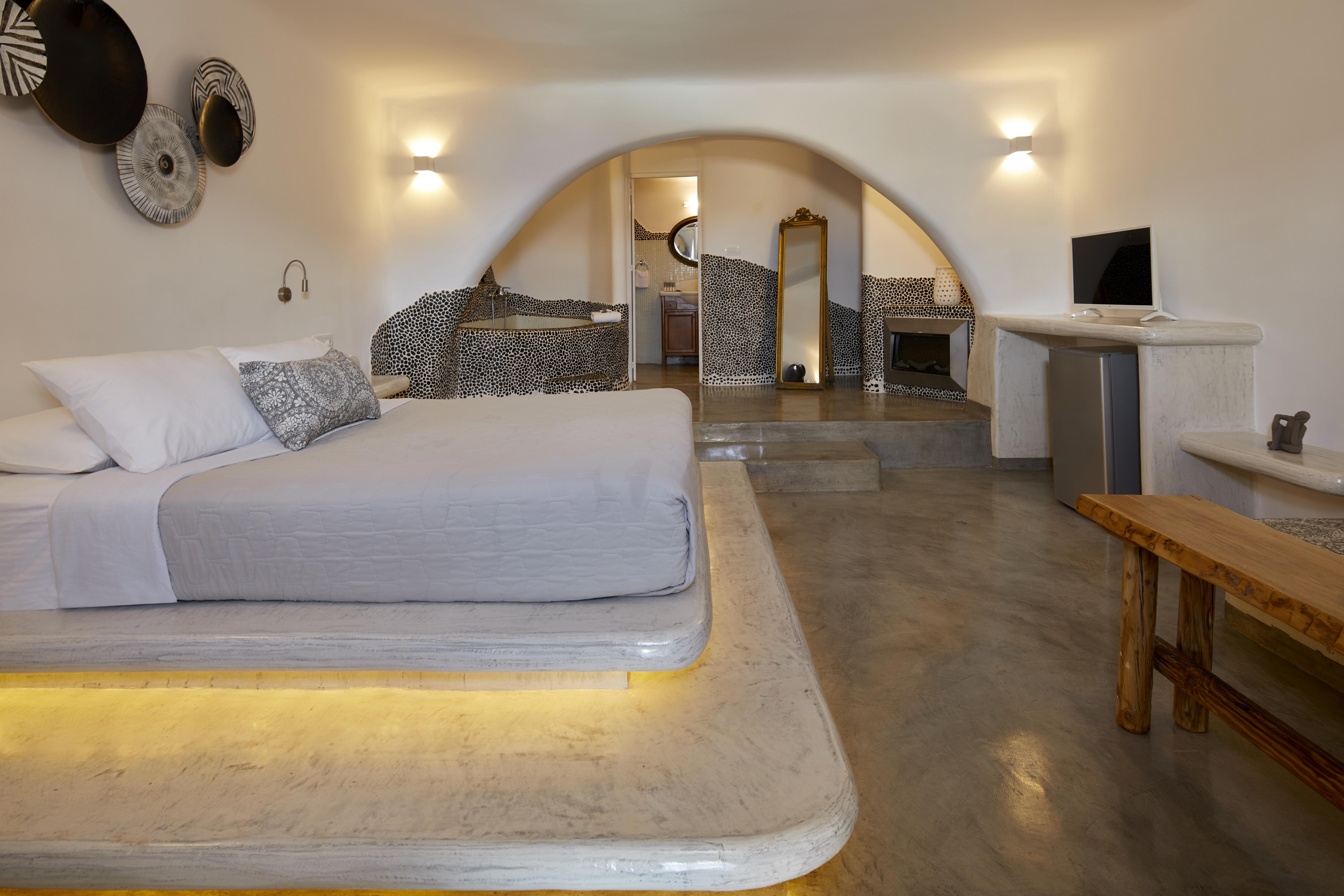Hotel Of The Gods Cave Megalochori (Santorini)